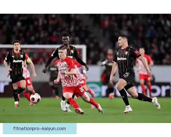 B费在比赛中控制节奏表现稳健，助力球队攻防转换流畅